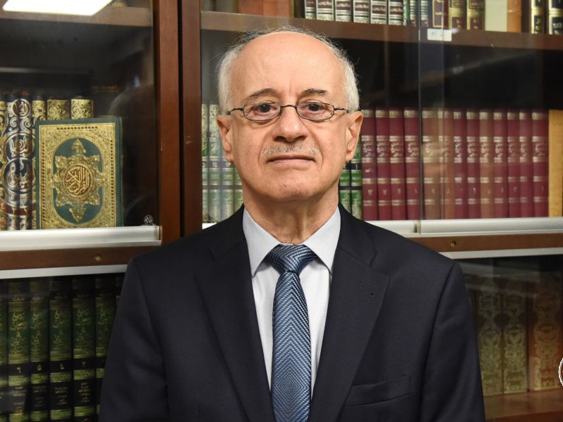 البروفيسور في الجامعة الأميركية في بيروت رمزي البعلبكي ينال جائزة مجمع الملك سلمان العالمي للغة العربية