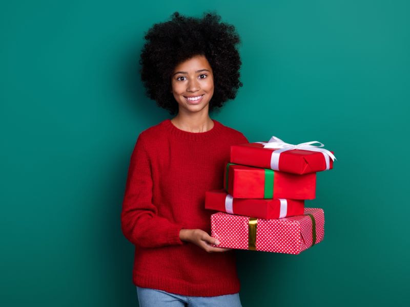 طرق تغليف الهدايا بشكل جذاب واحترافي