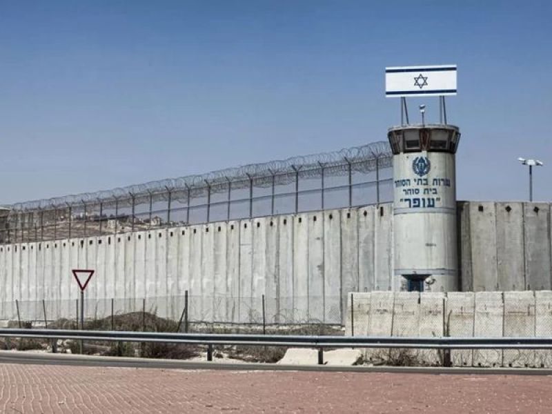 تنكيل جماعي بأسرى فلسطينيين في سجن رامون الإسرائيلي