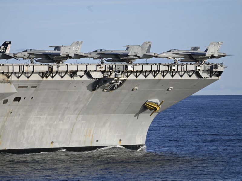 US waits for elite forces before moving on Venezuelan oil vessel