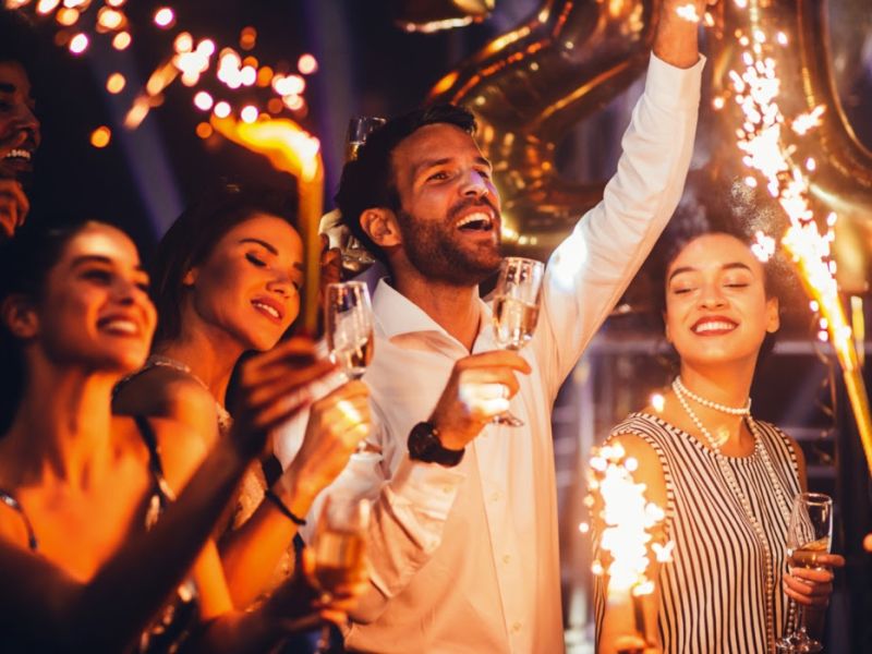 موفنبيك بر دبي يحتفي بموسم الأعياد بتجارب تجمع النكهة والفرح واللحظات العائلية