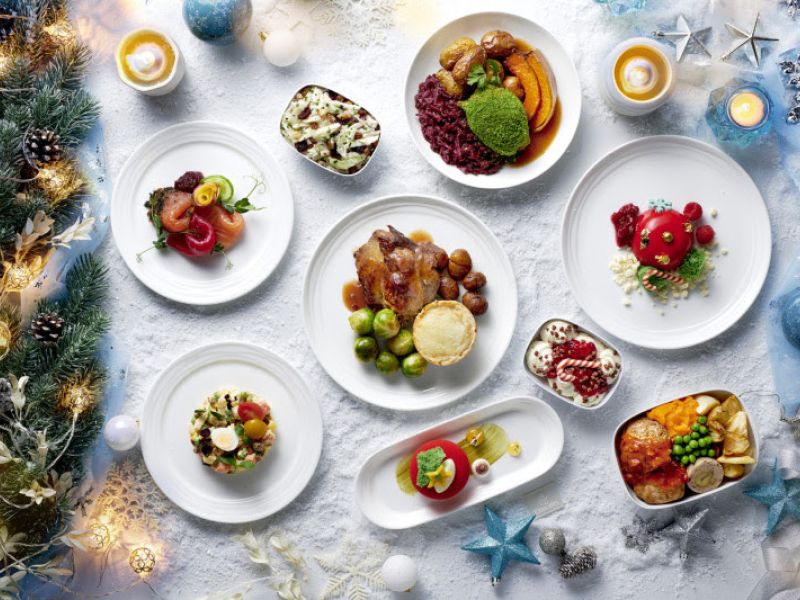 طيران الإمارات تنشر أجواء عيد الميلاد على رحلاتها وفي صالاتها حول العالم