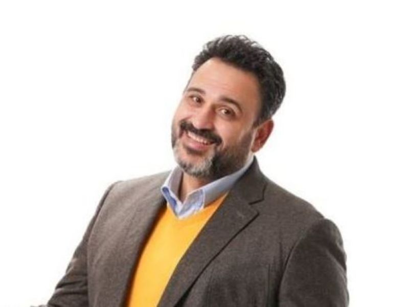 أكرم حسني