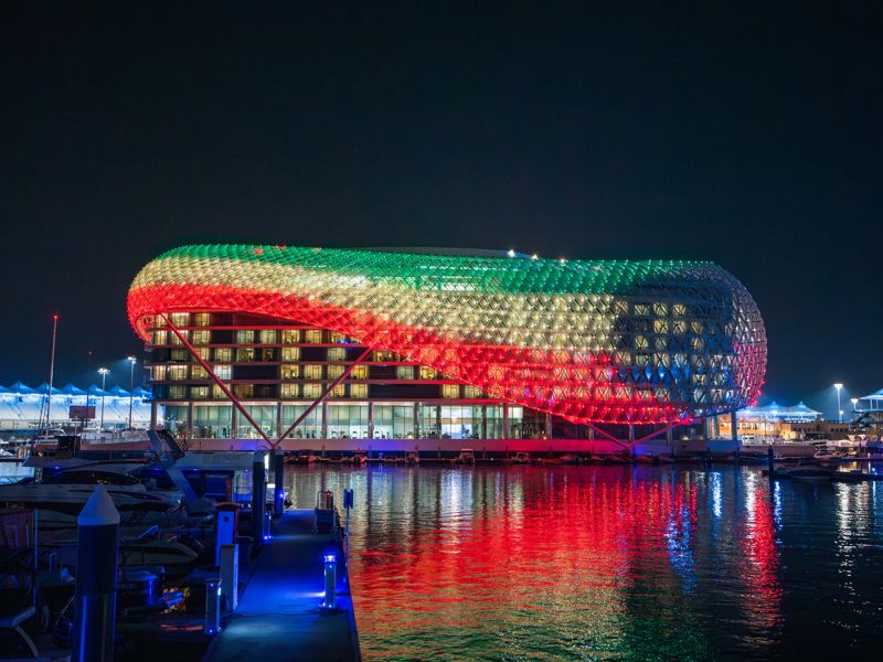 Yas Island Lights Up in Kuwaiti Flag Colors to Celebrate UAE-Kuwait Unity Week