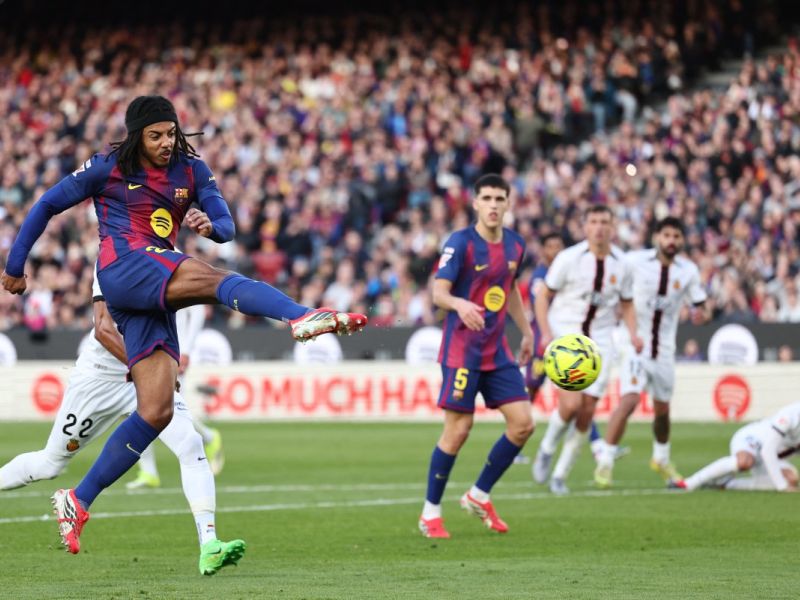 مستقبل كوندي مع برشلونة محل تساؤل