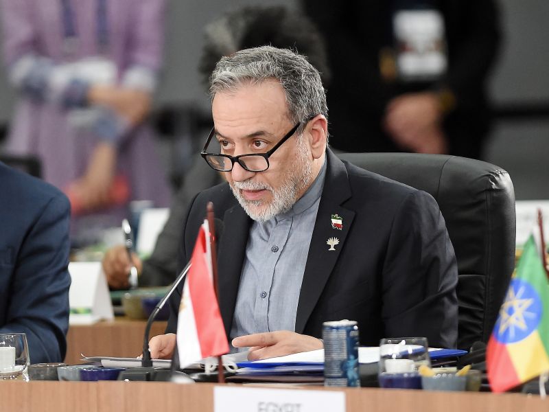 عباس عراقجي للعالم : موقفنا ثابت 