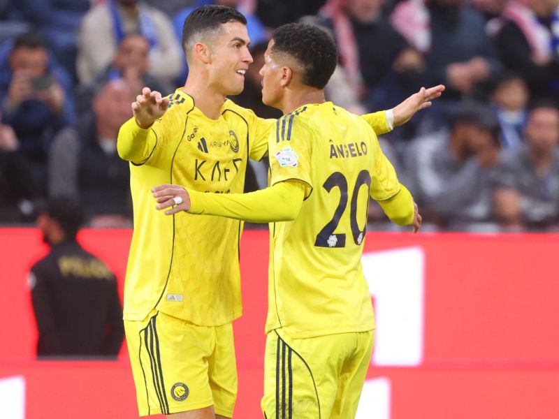 مدرب ألميريا يرحب بإمكانية ضم كريستيانو رونالدو بعد دخوله في ملكية النادي