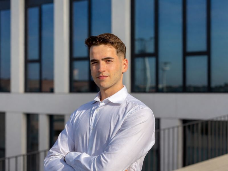 Gold Slumps 6% as Interest Rates Rise