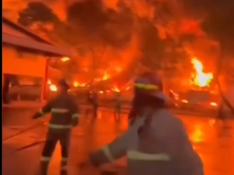 Massive fire engulfs in a plastic factory in Indonesia