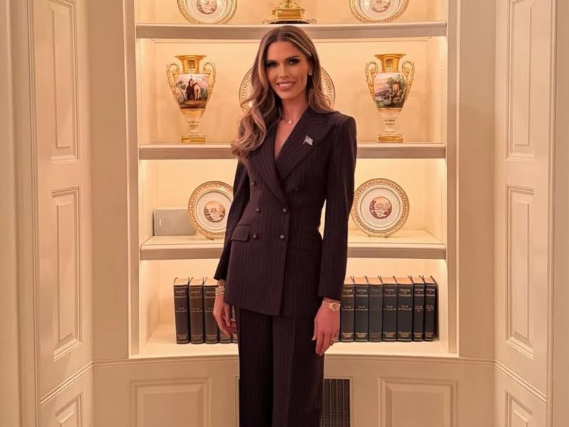 إطلالات خطيبة دونالد ترامب "بيتينا أندرسون" تخطف الأنظار