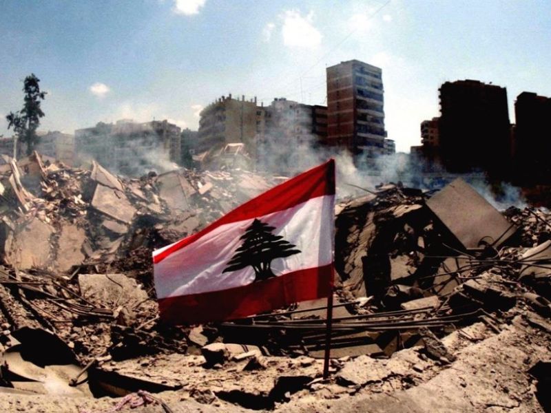 علم لبنان رغم الحرب