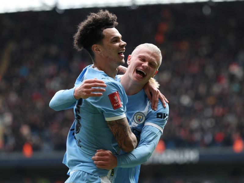 غوارديولا يشيد بموهبة أورايلي