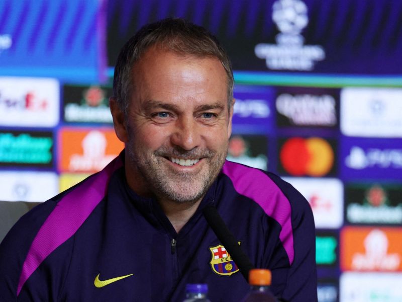 مدرب برشلونة يحسم موقفه: أريد إنهاء مسيرتي هنا