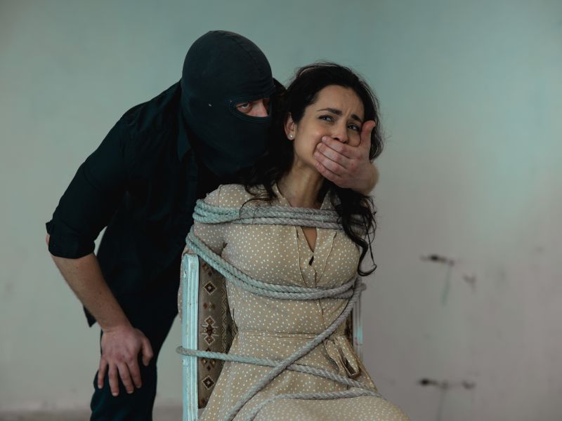 مشاهد توثق لحظة اختطاف الصحفية الأمريكية شيلي وسط بغداد 