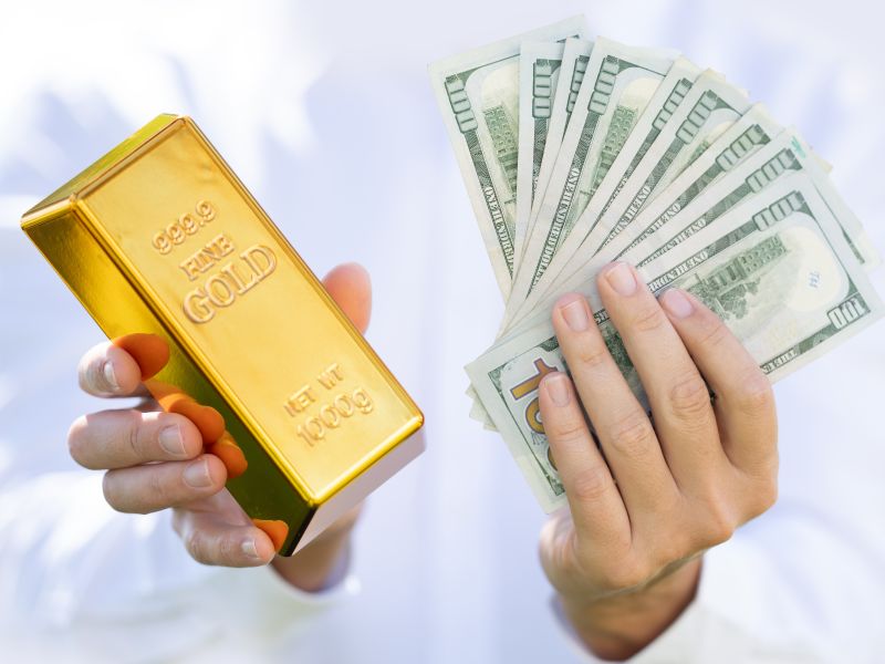 الأسواق تترقب.. الذهب يتراجع والدولار يواصل الصعود