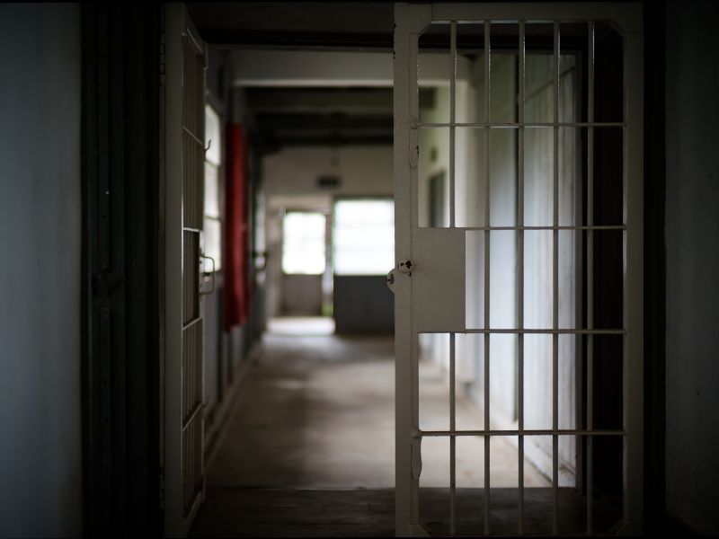  احتجاز أسرة مصرية في أميركا على خلفية استخدام قنابل حارقة