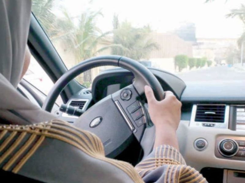 تفسير حلم قيادة السيارة مع شخص أعرفه