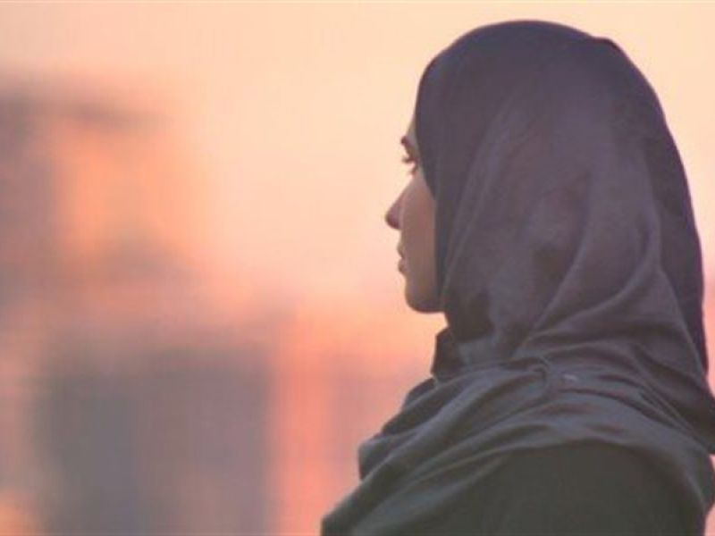 حلم الخروج بدون حجاب للعزباء
