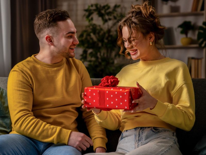 أفكار هدايا مميزة لزوجك في عيد الأضحى.. لمسات حب لا تنسى