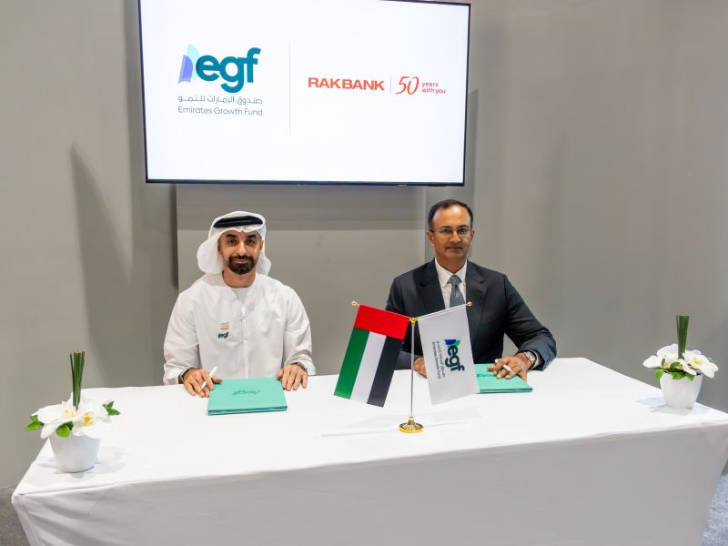 راك بنك وصندوق الإمارات للنمو يوقعان مذكرة تفاهم استراتيجية خلال معرض اصنع في الإمارات لتسريع نمو الشركات الصغيرة والمتوسطة