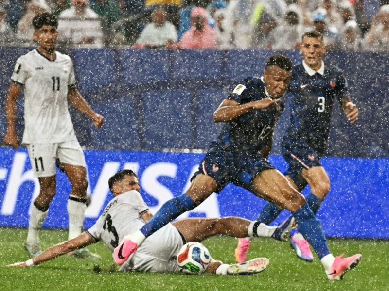 الطقس الصعب سيطر على مباراة فرنسا والعراق