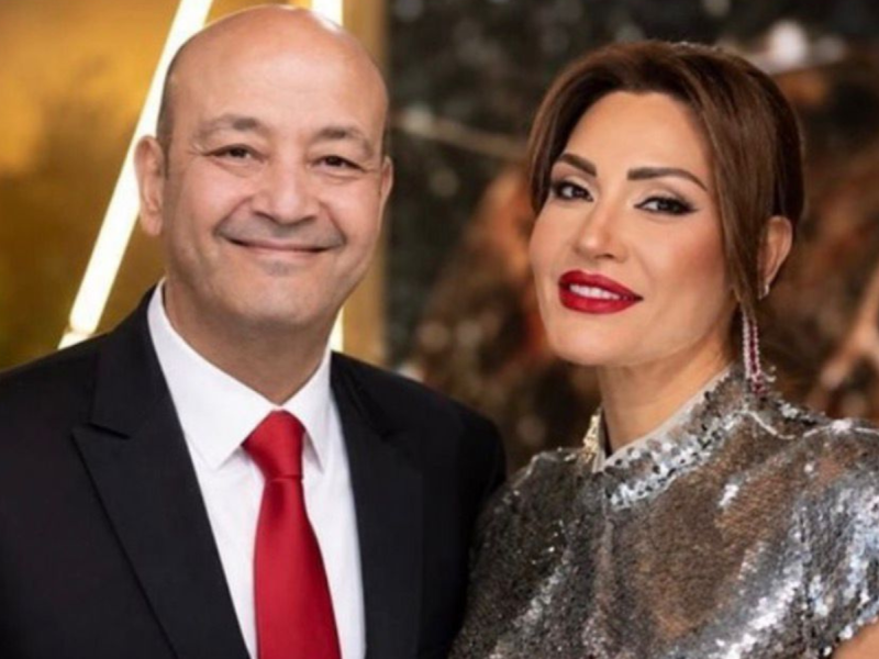 رقصة عمرو أديب وزوجته تشعل مواقع التواصل (فيديو)