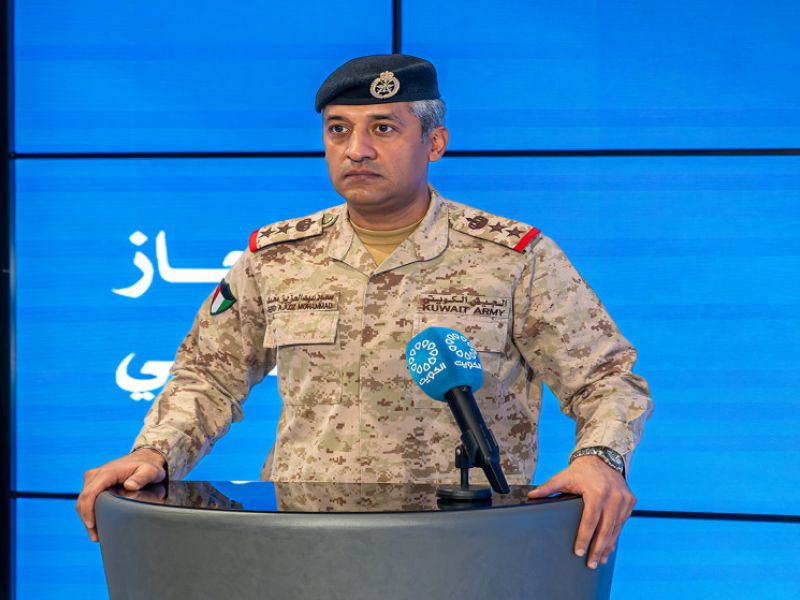 الكويت تعلن اعتراض 21 طائرة مسيّرة و4 صواريخ جوالة وتؤكد استمرار الجاهزية العسكرية.