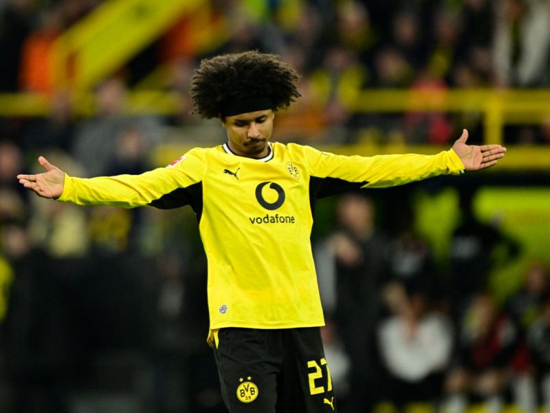 كريم أديمي نجم بوروسيا دورتموند الألماني الذي أصبح قريباً من برشلونة