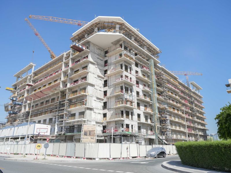 عزيزي للتطوير العقاري تُنجز 79% من أعمال تشييد مشروع "ريڤ" في ريفييرا