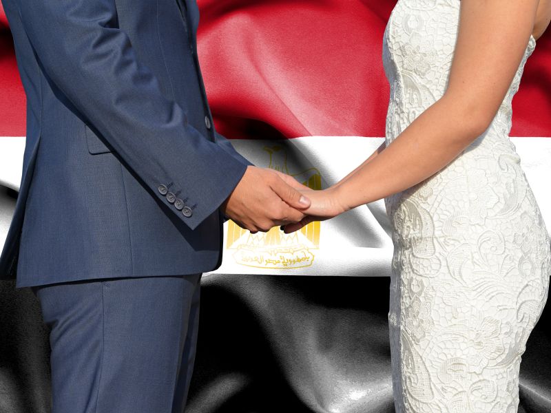 حفل زفاف بعد 5 سنوات من الزواج.. فنان مصري شهير يثير تفاعلًا واسعًا