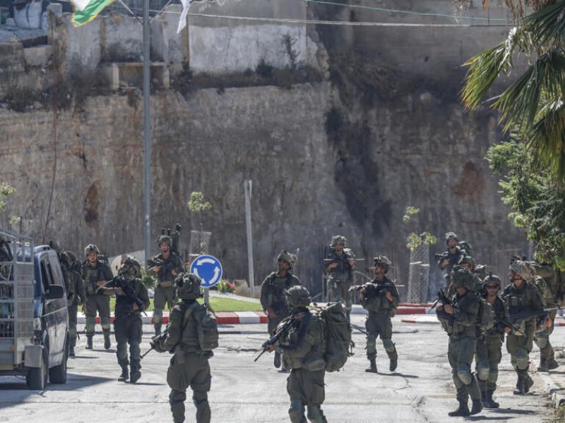 مستوطنون