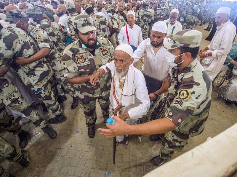 على الرغم أن المملكة ستخصص 60,000 عنصر من رجال الأمن لحماية الحجيج وتنظيم الحج لهذا العام، إلا أن التكنولوجيا سيكون عليها الارتكاز الأكبر، من حيث نشر كاميرات التعرف على الوجوه في كل مكان، ونظام الفحص الإلكتروني لتصاريح الحج في مكانٍ ما.