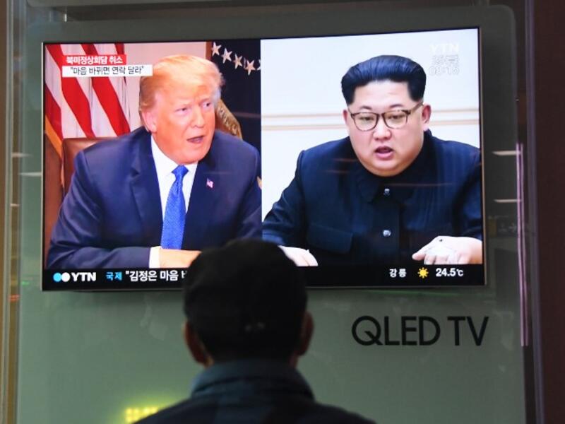 A man watches a television news screen showing US President Donald Trump (L) and North Korean leader Kim Jong Un (R), at a railway station in Seoul on May 25, 2018. US President Donald Trump on May 24 called off his planned June summit with Kim Jong Un, blaming "open hostility" from the North Korean regime and warning Pyongyang against committing any "foolish or reckless acts."
(Jung Yeon-je / AFP)