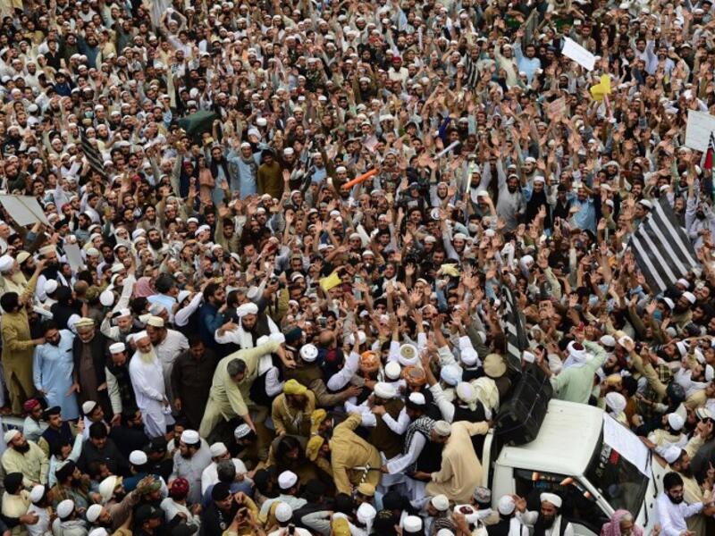 Supporters of Pakistan's religious hardline party Jamiat Ulema Islam (JUI) march during a protest rally following the Supreme Court's decision to acquit Pakistani Christian woman Asia Bibi of blasphemy. ()
