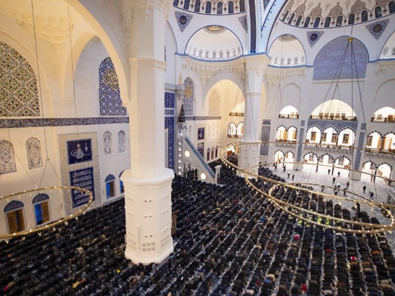Muslims worshippers attend for morning prayers at the Camlica Mosque in Istanbul, which opened on March 7, 2019.
Yasin AKGUL / AFP