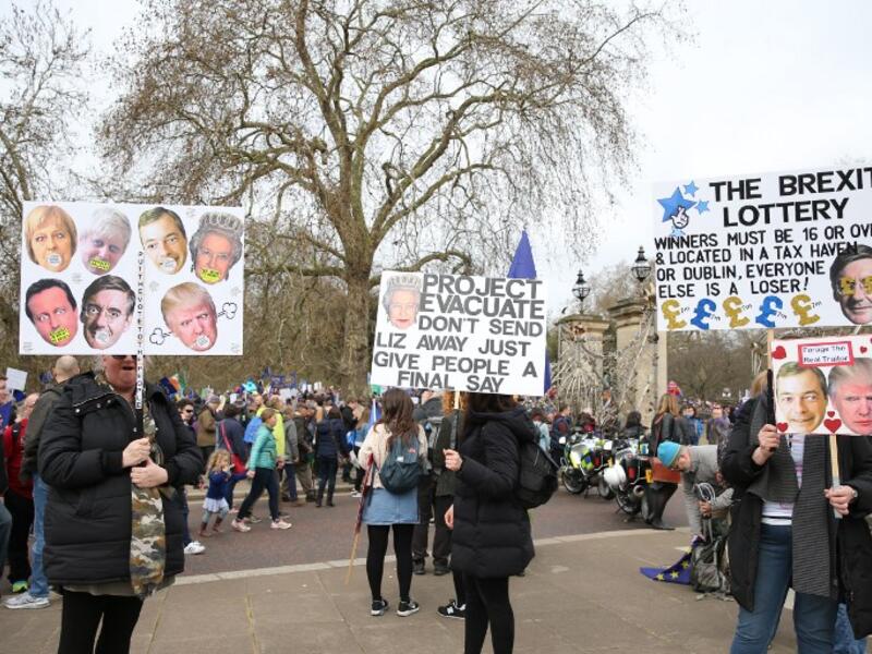 Hundreds of thousands of pro-Europeans from across Britain were expected to march through London on Saturday calling for another referendum on EU membership with the country mired in political paralysis over Brexit.
Isabel INFANTES / AFP