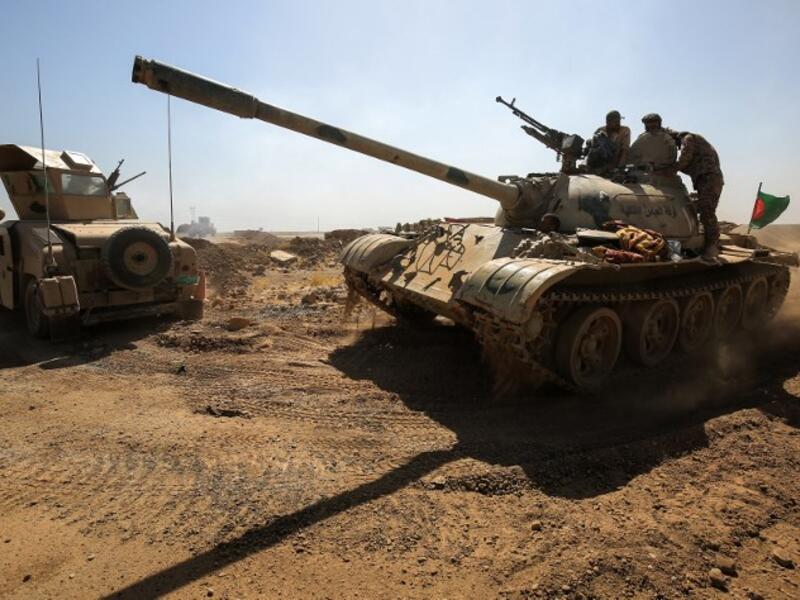 Tanks and vehicles of the combined Iraqi forces and Hashed al-Shaabi (Popular Mobilization) paramilitaries are seen on the advance towards villages between the northern Iraqi cities of Hawija and Kirkuk on October 6, 2017
AHMAD AL-RUBAYE / AFP