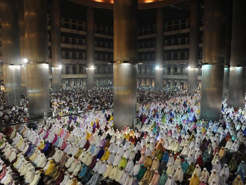 Jakarta, Indonesia - With the biggest Muslim population in the world, there are a lot of hungry bellies in Indonesia during the 