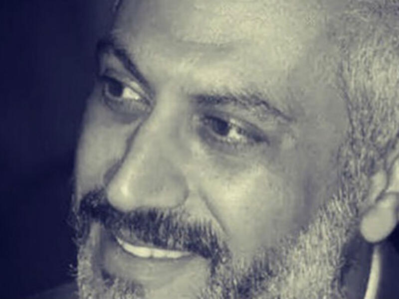 بدأ كممثل في مسرحية كلاكيت إلى أن تفجرت موهبته في عام 2007 في أداءه لدور الفارس والشاعر نمر بن عدوان 