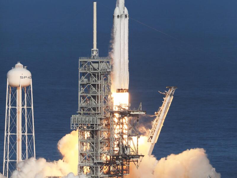 Lifting off at 3:45 p.m. from Launch Complex 39A at NASA's Kennedy Space Center, a SpaceX Falcon Heavy begins its demonstration flight. This is a significant milestone for the world's premier multi-user spaceport. 
(NASA/Kim Shiflett)