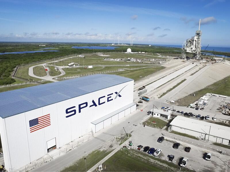 Launch Complex 39A at NASA's Kennedy Space Center has undergone modifications by SpaceX to adapt to the needs of the company's Falcon 9 and Falcon Heavy rockets. A horizontal integration facility has been constructed for processing rockets prior to rolling out for liftoff. 
(NASA)