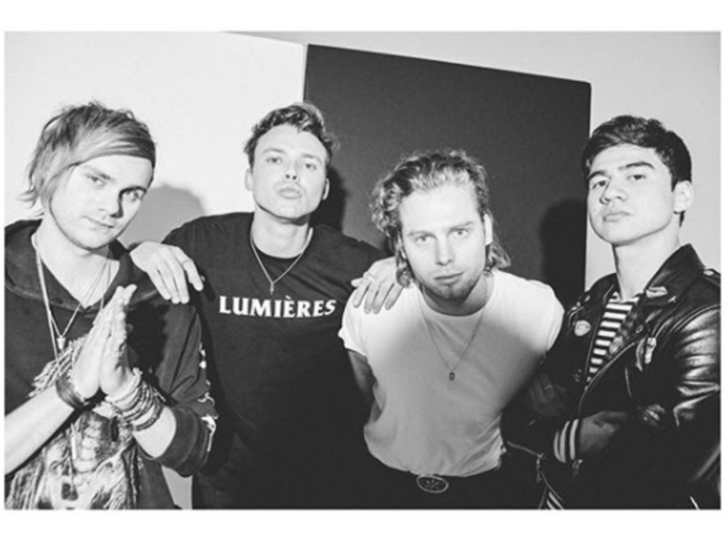 (Instagram / 5sos)
