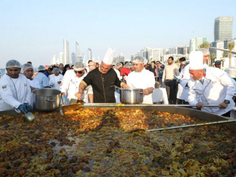 شهد مهرجان أبوظبي للمأكولات تسجيل طبق "مرقوقة" الدجاج الإماراتي رقمًا عالميًا جديدًا لأضخم طبق مرقوقة في العالم، حيث بلغ وزن الطبق 4775 كيلوغرامًا.