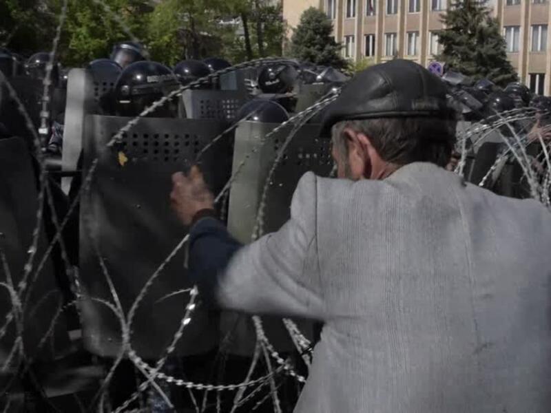 Hundreds of protesters tried to blockade the entrance to government headquarters before riot police intervened (AFP/File Photo)