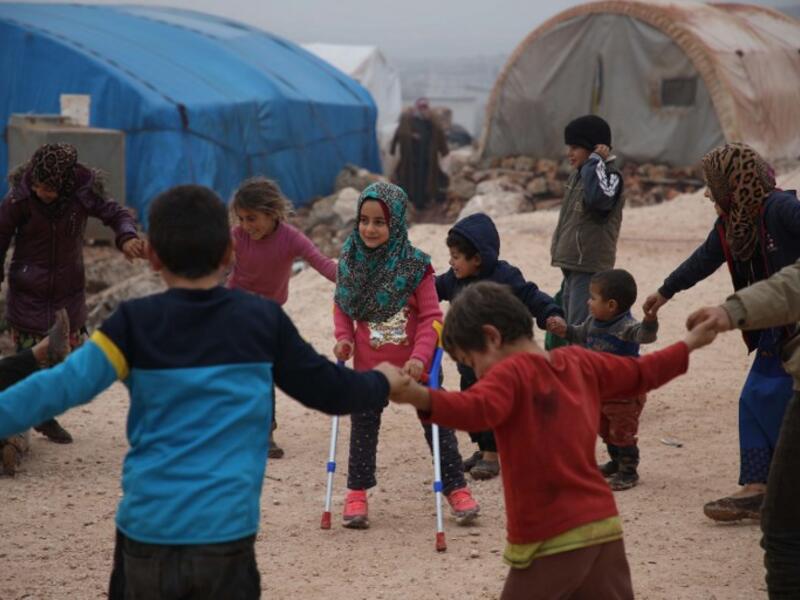 Maya Merhi (C) plays with her friends in the Internally Displaced Persons (IDP) camp of Serjilla in northwestern Syria next to Bab al-Hawa border crossing with Turkey
Aaref WATAD / AFP