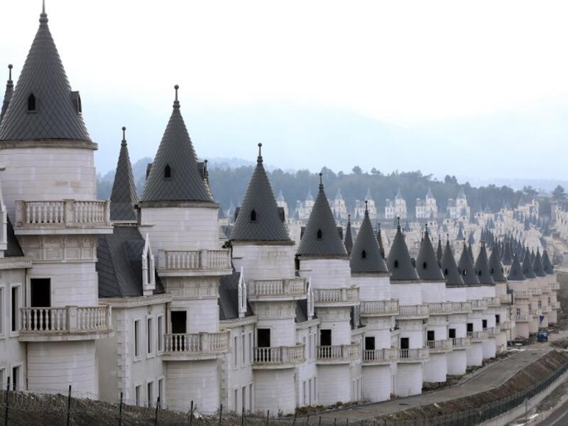 A photo shows hundreds of houses part of the Sarot Group's Burj Al Babas project  close to the town centre of Mudurnu in the Bolu northwestern region. 
Adem ALTAN / AFP