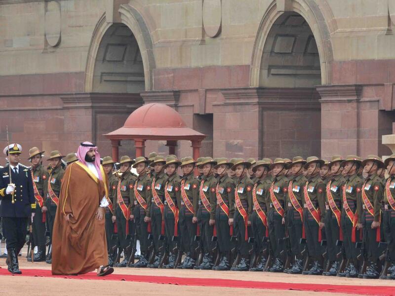 Saudi Crown Prince Mohammed bin Salman (2nd L) inspects a guard of honour during a ceremonial reception at the presidential palace in New Delhi (Twitter)