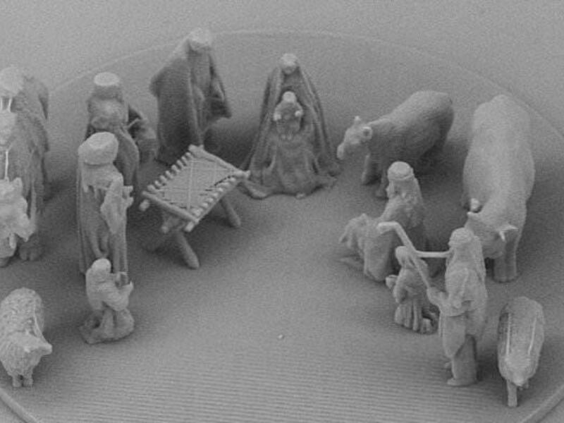 This nativity scene is so small it can fit inside the eye of a needle – invisible to the naked eye. But with a microscope the scene in all its intricate details is revealed (dailymail)