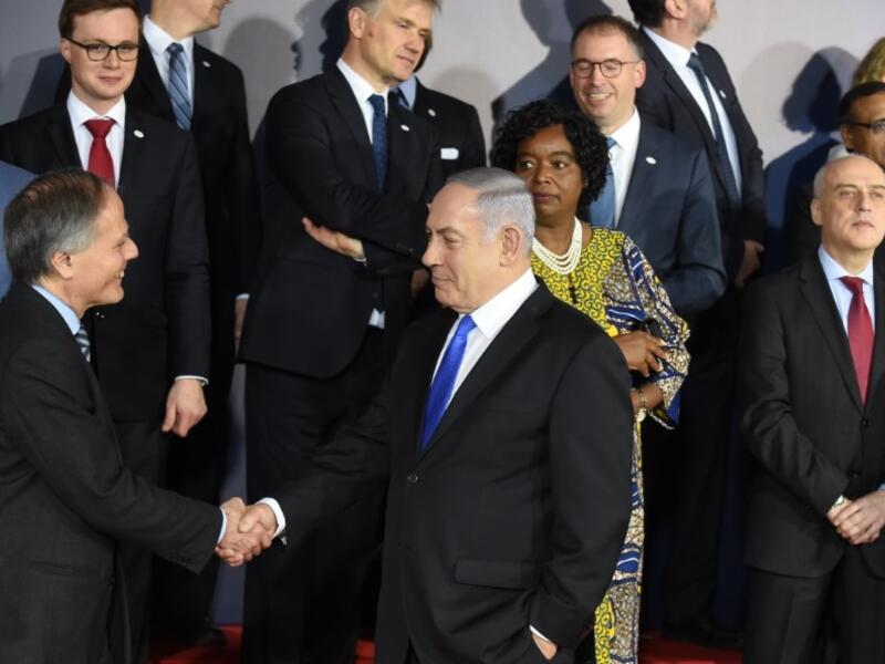 Israeli Prime Minister Benjamin Netanyahu greets participants prior to a family photo during the conference on Peace and Security in the Middle east in Warsaw, on February 13, 2019 
Janek SKARZYNSKI / AFP