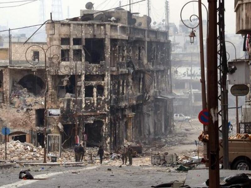 Syrian government troops take position in a heavily damaged area in the old city of Aleppo. (AFP PHOTO/STR)